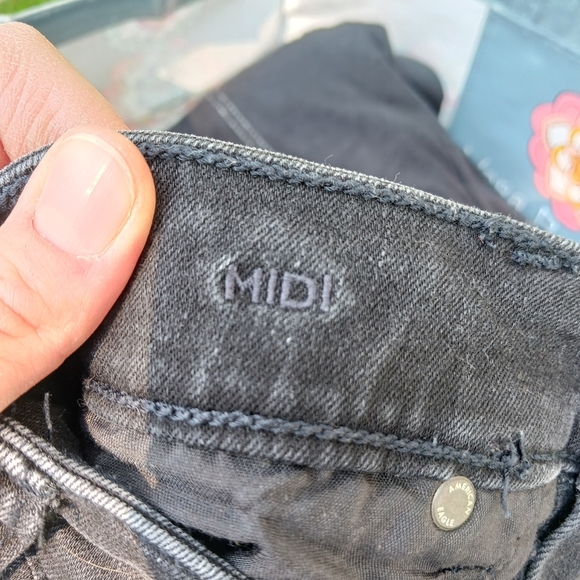 American Eagle Sz 2 Next Level Stretch Black Midi Denim Distressed Shorts - Picture 5 of 6
